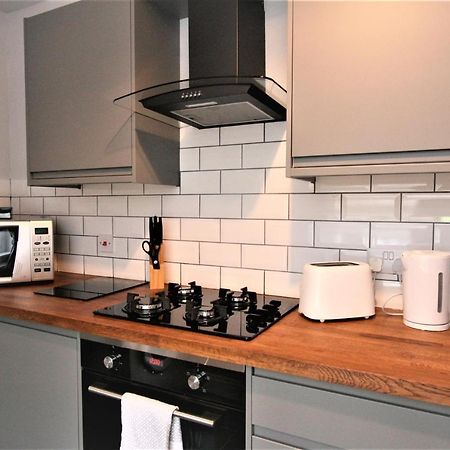 Nelson By The Docks Serviced Apartments By Roomsbooked Gloucester Exterior photo