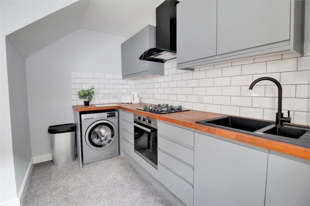 Nelson By The Docks Serviced Apartments By Roomsbooked Gloucester Exterior photo