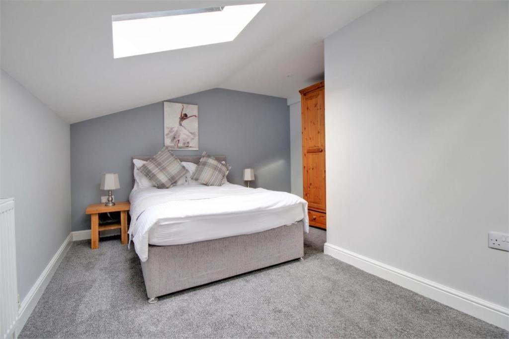 Nelson By The Docks Serviced Apartments By Roomsbooked Gloucester Exterior photo