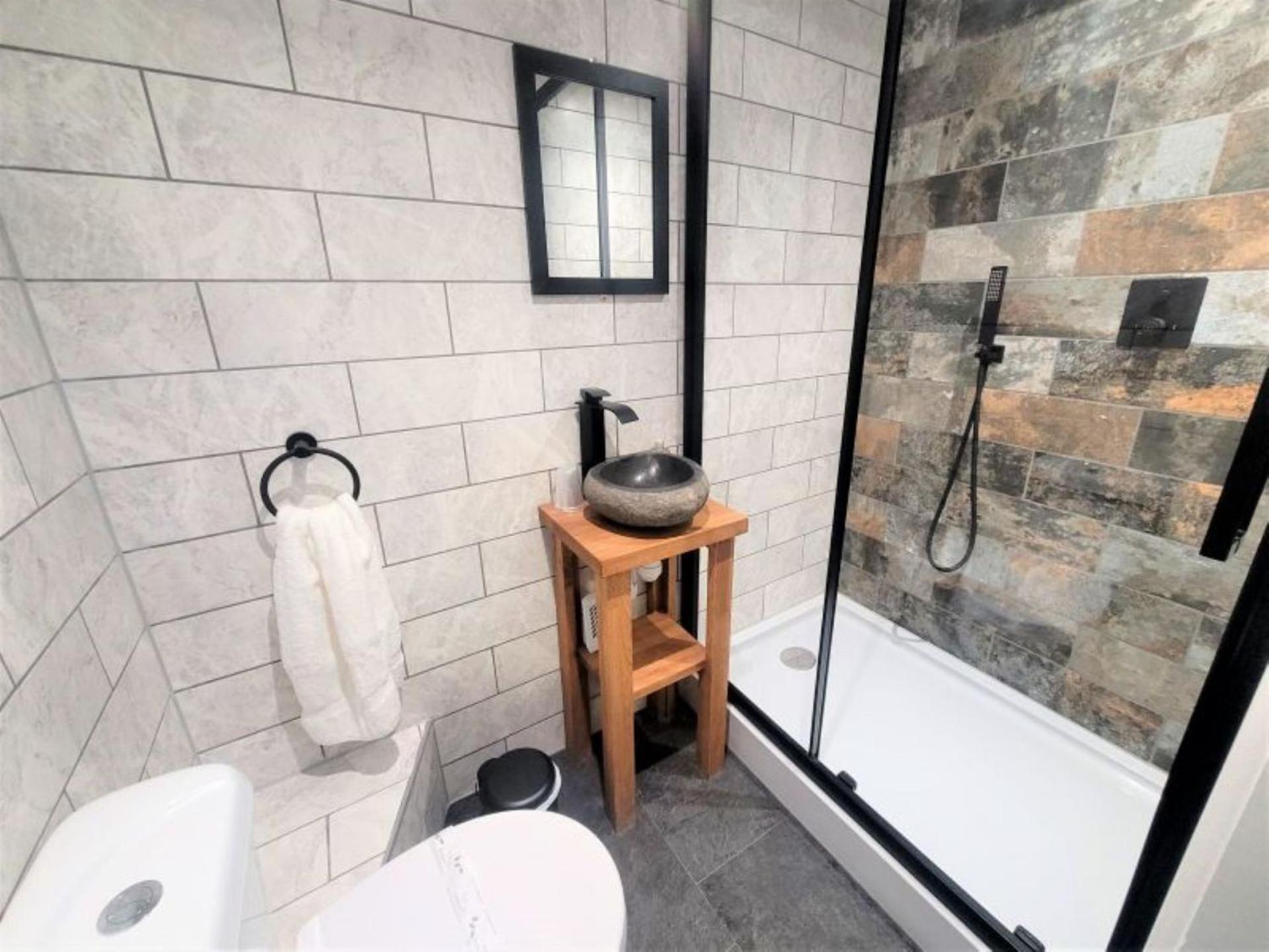 Nelson By The Docks Serviced Apartments By Roomsbooked Gloucester Exterior photo